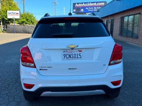 Used 2017 Chevrolet Trax LT w/ Sun & Sound Package AWD/4WD image 5