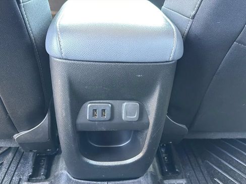 Used 2018 Chevrolet Colorado Z71 AWD/4WD image 30