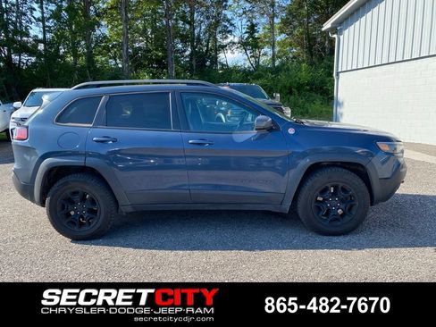 Used 2019 Jeep Cherokee Trailhawk w/ Cold Weather Group AWD/4WD image 4