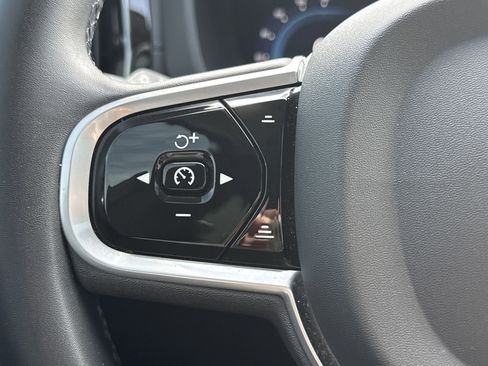 Used 2023 Volvo XC60 T8 Ultimate image 16