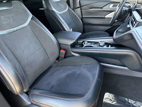Used 2025 Ford Explorer ST image 9