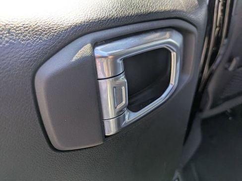 Used 2025 Jeep Wrangler Unlimited Rubicon AWD/4WD image 24