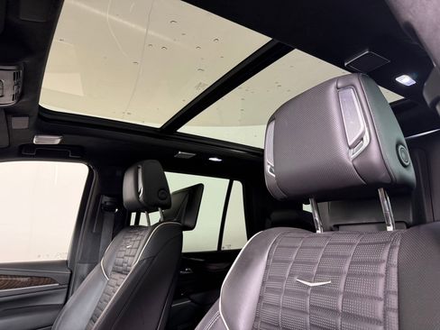 Used 2023 Cadillac Escalade Sport Platinum w/ LPO, ONYX Package AWD/4WD image 15