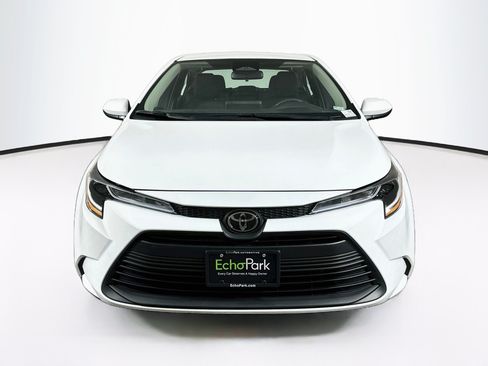 Used 2025 Toyota Corolla LE FWD image 2