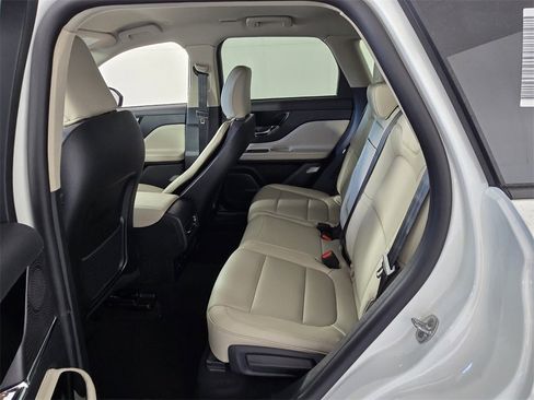 New 2026 Lincoln Corsair Premiere image 9