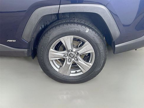 Used 2024 Toyota RAV4 XLE AWD/4WD image 28