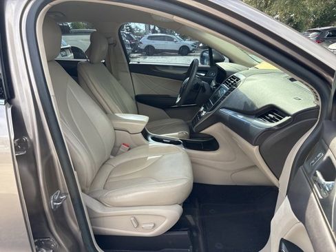Used 2018 Lincoln MKC Premiere image 9