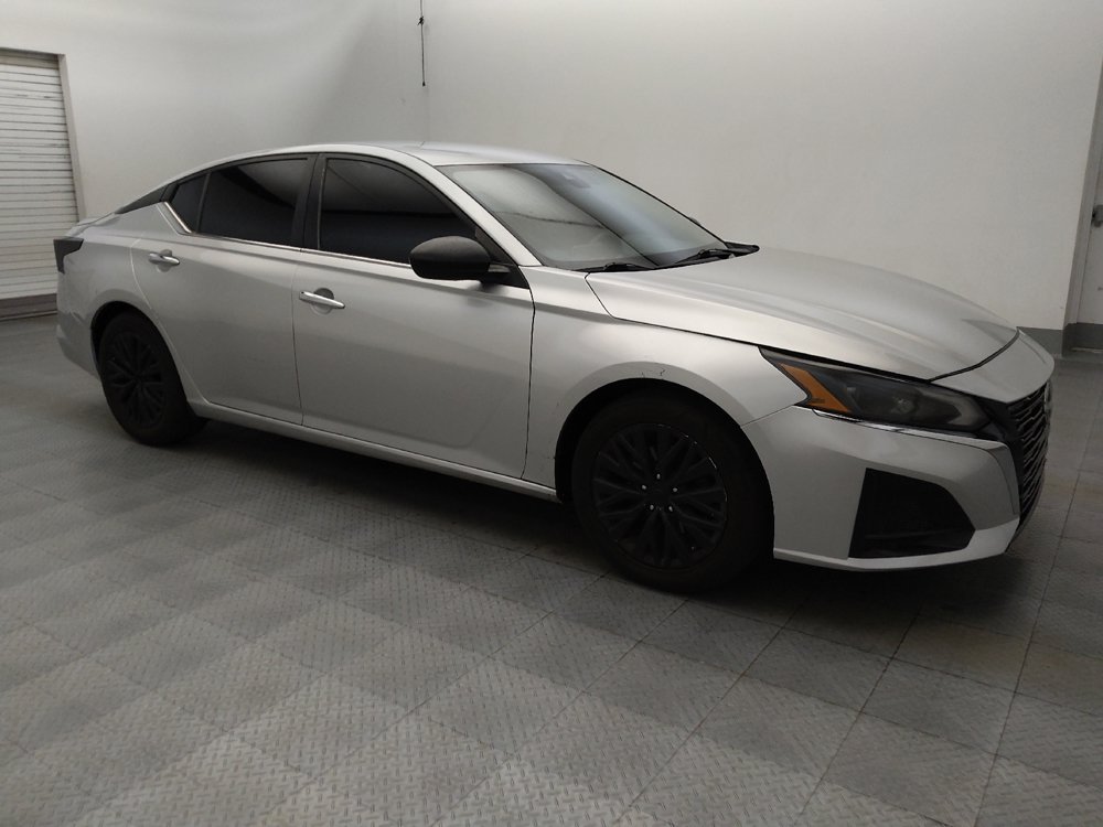 Used 2024 Nissan Altima 2.5 SV FWD image 11