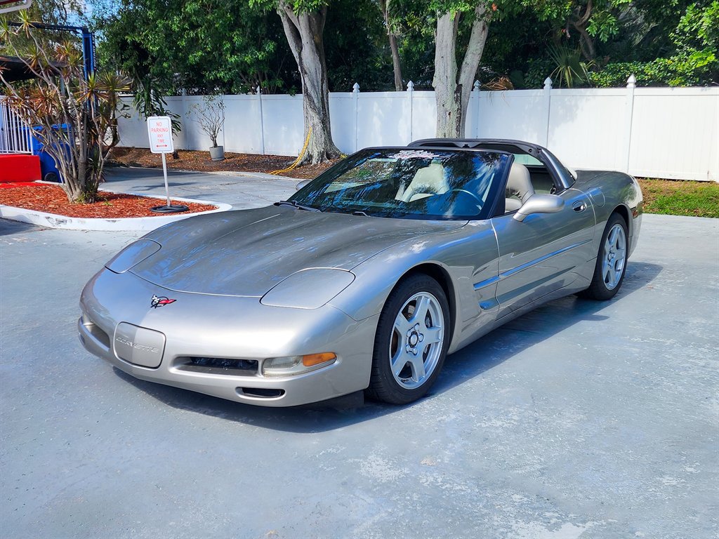 Used 1998 Chevrolet Corvette Coupe w/ Memory Pkg RWD image 4