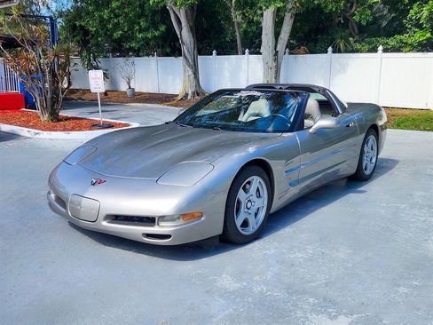 Used 1998 Chevrolet Corvette Coupe w/ Memory Pkg RWD image 4