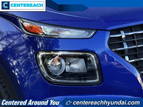 Used 2023 Hyundai Venue SEL FWD image 8