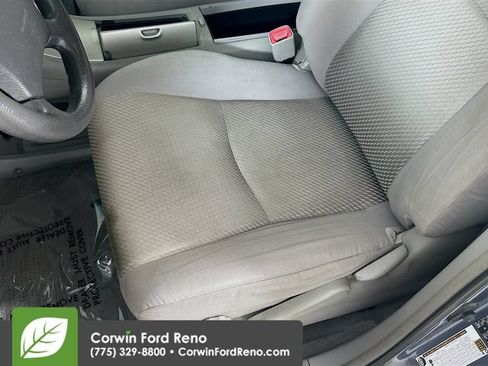 Used 2005 Toyota Highlander 4WD V6 w/ 3rd Row image 18