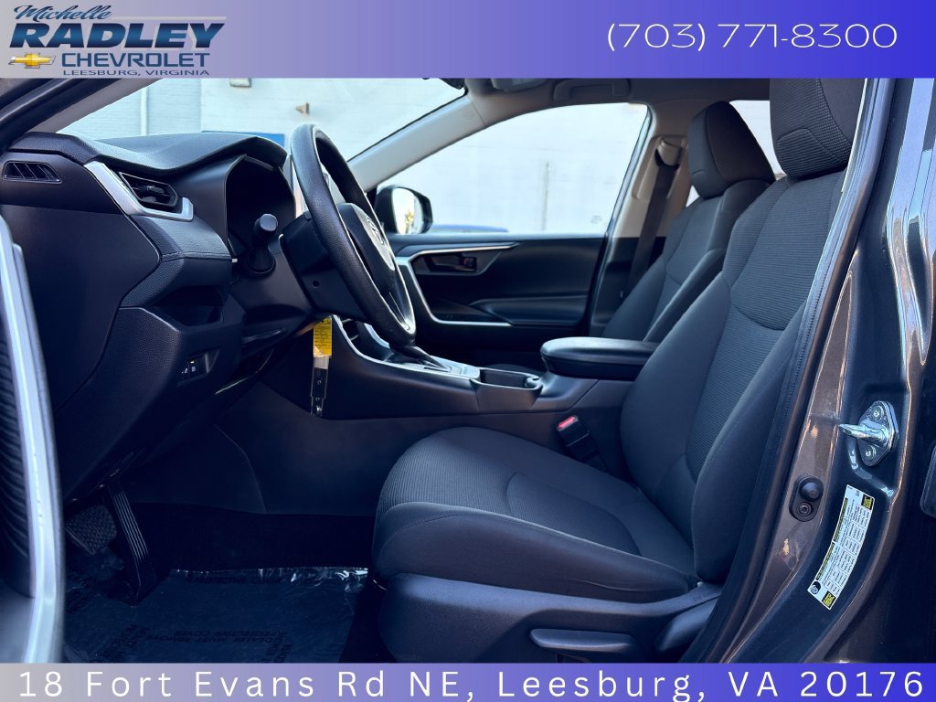 Used 2025 Toyota RAV4 LE AWD/4WD image 22