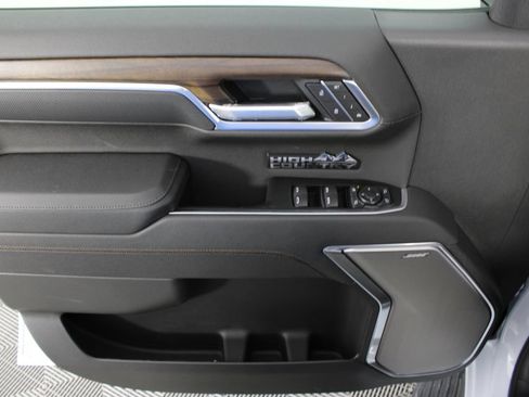 New 2026 Chevrolet Silverado 1500 High Country w/ High Country Premium Package AWD/4WD image 16