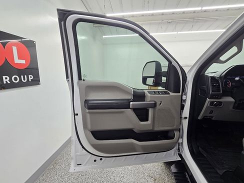 Used 2019 Ford F250 XLT w/ XLT Value Package image 27