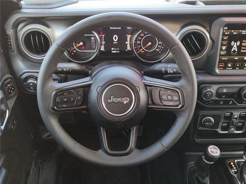 Used 2023 Jeep Gladiator Sport AWD/4WD image 16