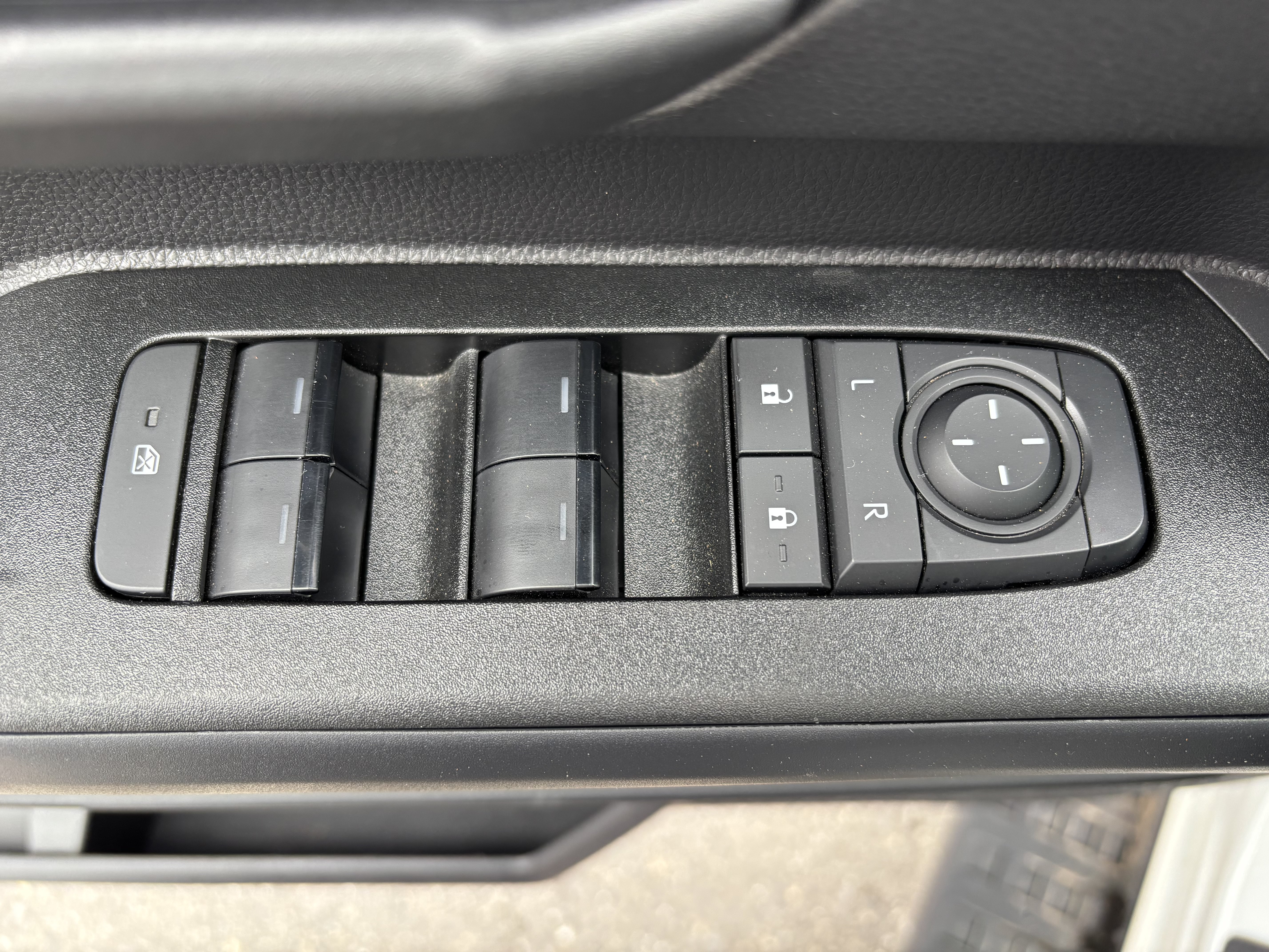 Used 2025 Toyota 4Runner SR5 AWD/4WD image 17