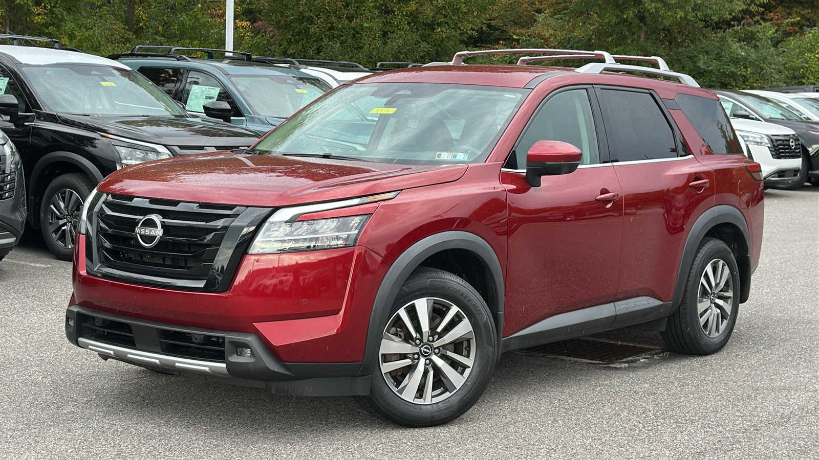 Used 2022 Nissan Pathfinder SL w/ SL Black Package AWD/4WD image 1