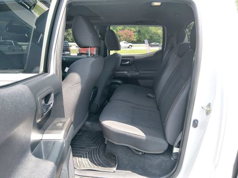 Used 2016 Toyota Tacoma TRD Sport w/ Premium & Technology Package AWD/4WD image 13