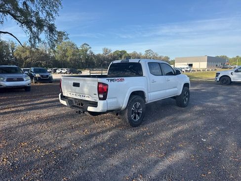 Used 2018 Toyota Tacoma TRD Sport image 5