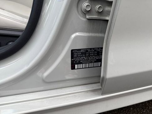 Used 2024 Genesis G70 2.5T image 17