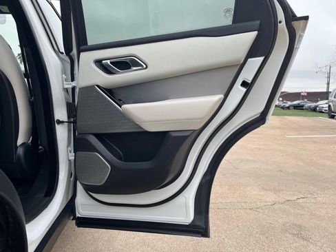 Used 2019 Land Rover Range Rover Velar R-Dynamic SE image 32