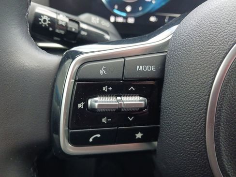 Used 2024 Kia Carnival SX image 32