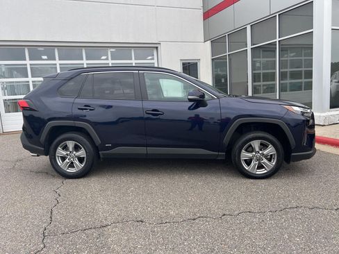 Used 2024 Toyota RAV4 XLE AWD/4WD image 9