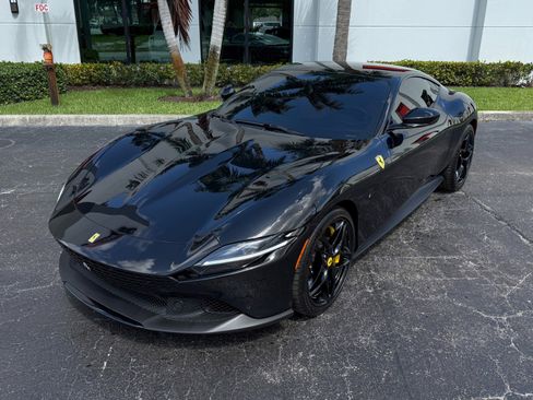 Used 2021 Ferrari Roma RWD image 9