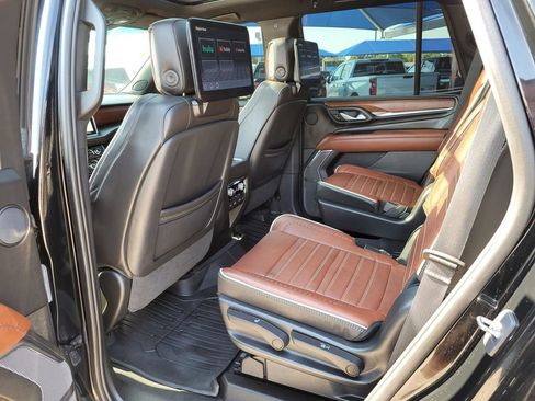 Used 2023 GMC Yukon Denali Ultimate w/ LPO, Floor Liner Package AWD/4WD image 3