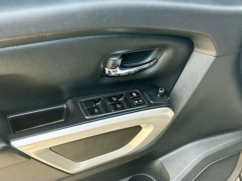 Used 2022 Nissan Titan SV RWD image 18