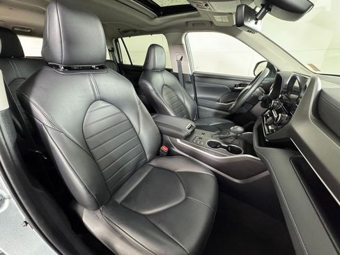 Used 2024 Toyota Highlander LE image 21