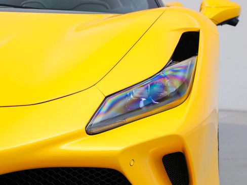 Certified 2022 Ferrari F8 Tributo RWD image 14