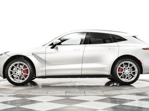 Used 2022 Aston Martin DBX image 6