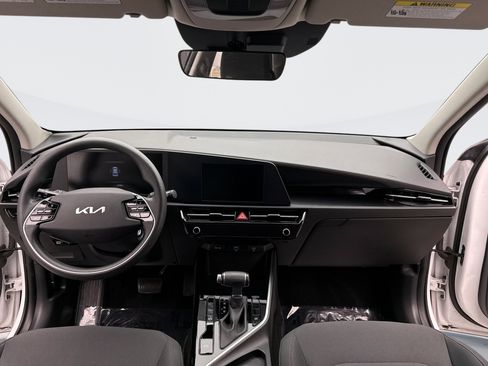 Used 2023 Kia Niro LX image 14