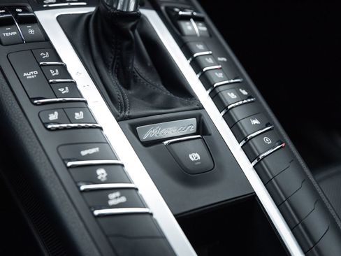 Certified 2021 Porsche Macan S AWD/4WD image 27