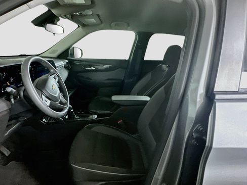 Used 2025 Chevrolet TrailBlazer LT AWD/4WD image 13