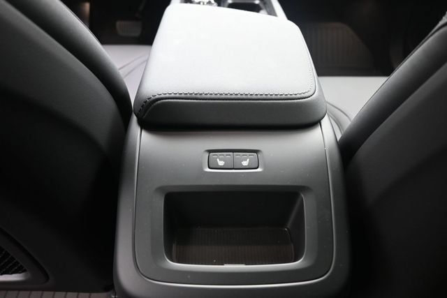 New 2027 Volvo XC60 B5 Plus AWD/4WD image 24