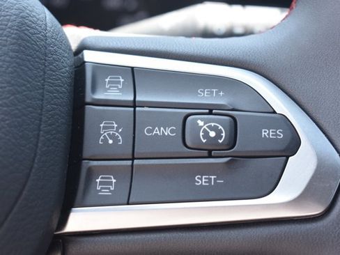 Used 2025 Jeep Compass Trailhawk AWD/4WD image 23