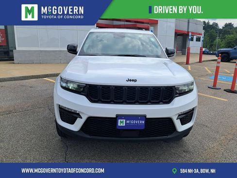 Used 2023 Jeep Grand Cherokee Limited w/ Black Appearance Package AWD/4WD image 9