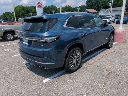 Used 2025 Buick Enclave Avenir AWD/4WD image 13