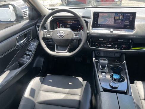 Certified 2025 Nissan Rogue SL w/ SL Premium Package AWD/4WD image 10