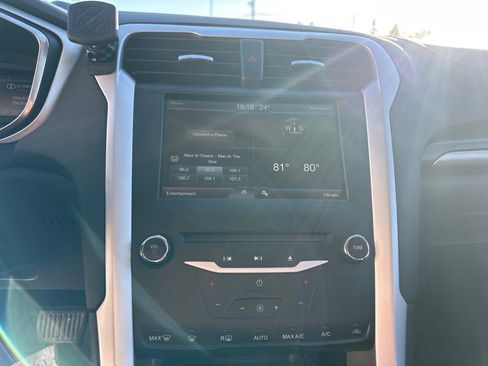 Used 2014 Ford Fusion SE image 13