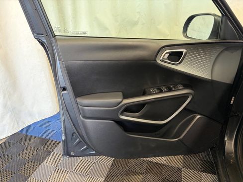 Used 2023 Kia Soul LX FWD image 8