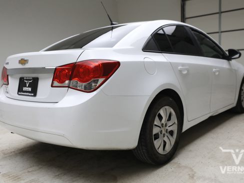 Used 2014 Chevrolet Cruze LS FWD image 5