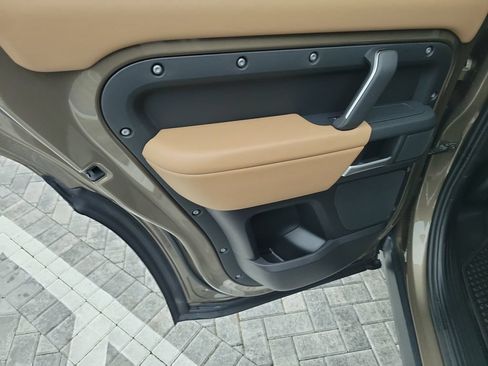Certified 2025 Land Rover Defender 110 S AWD/4WD image 21