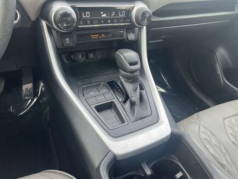 Used 2022 Toyota RAV4 XLE FWD image 23