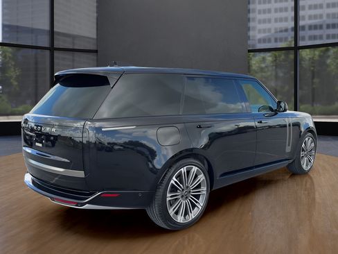 Used 2024 Land Rover Range Rover Long Wheelbase SE AWD/4WD image 5