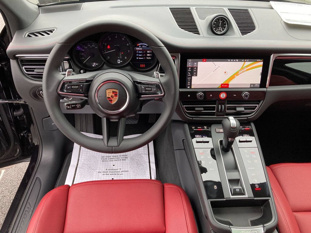 Used 2025 Porsche Macan AWD/4WD image 12