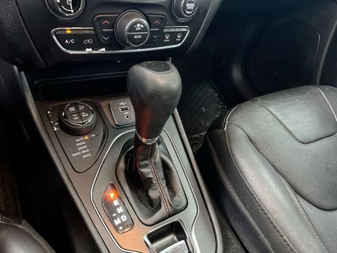 Used 2021 Jeep Cherokee Trailhawk w/ Sun, Sound & Nav Group image 18